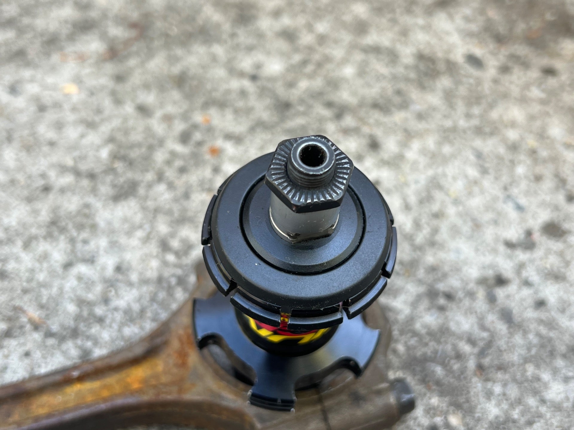 Mavic Aksium Race Rear Hub 20H Hole 130mm Black Red Yellow Road 11 Speed - Image 6