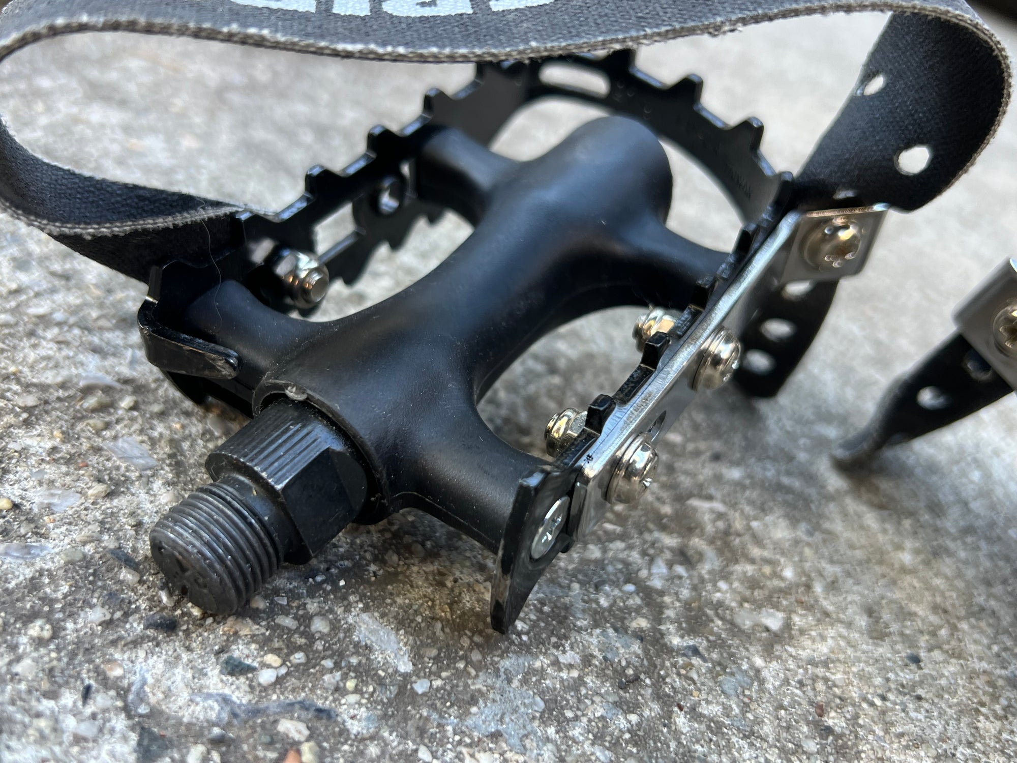 MINT Power Grips Toe Strap Platform Pedals MTB Mountain Bike Black
