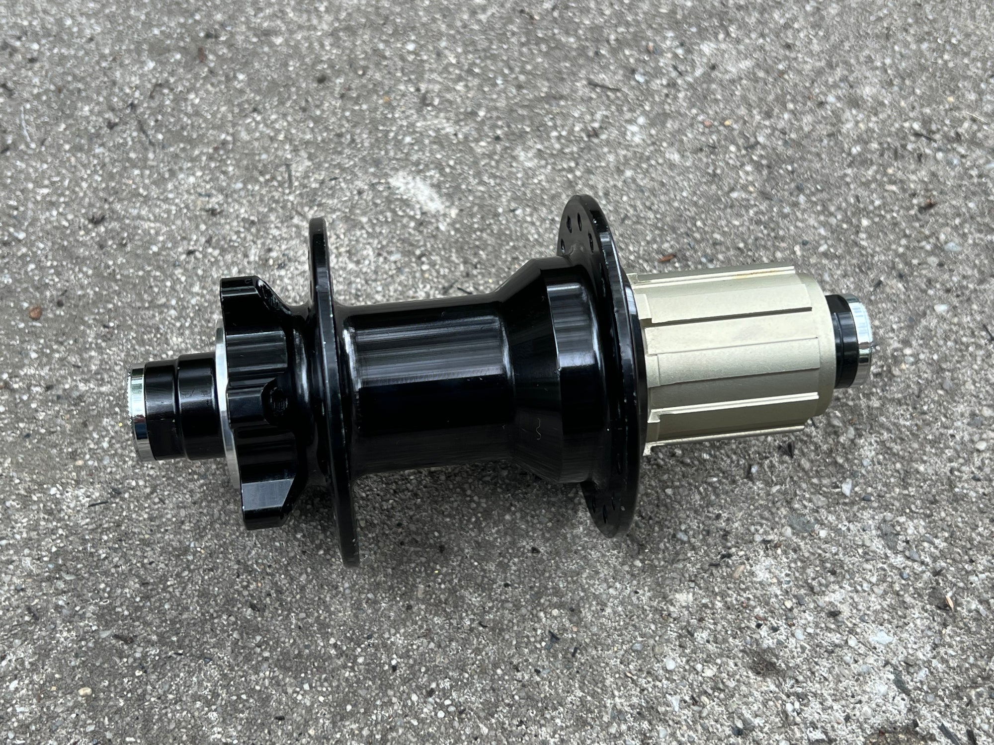 Sunrace Rear Hub 12x142mm 32H  8/9/10 Speed Shimano 6 Bolt Disc Mountain Bike Black