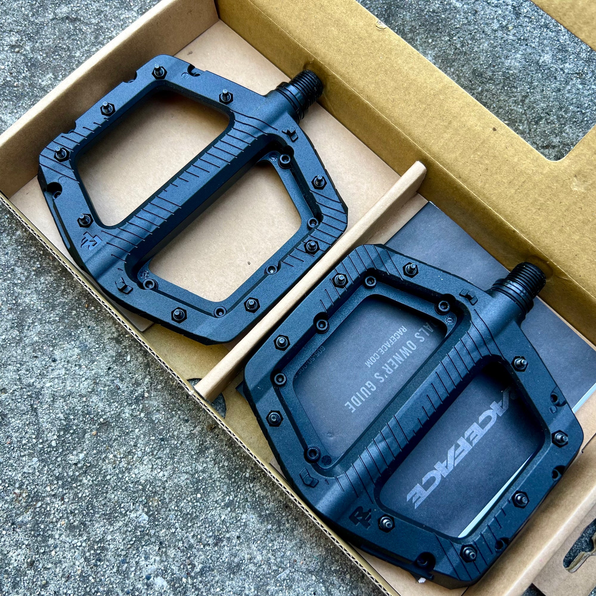 NEW Raceface Chester Composite Black Mountain Bike Pedals MTB Large 115x110mm