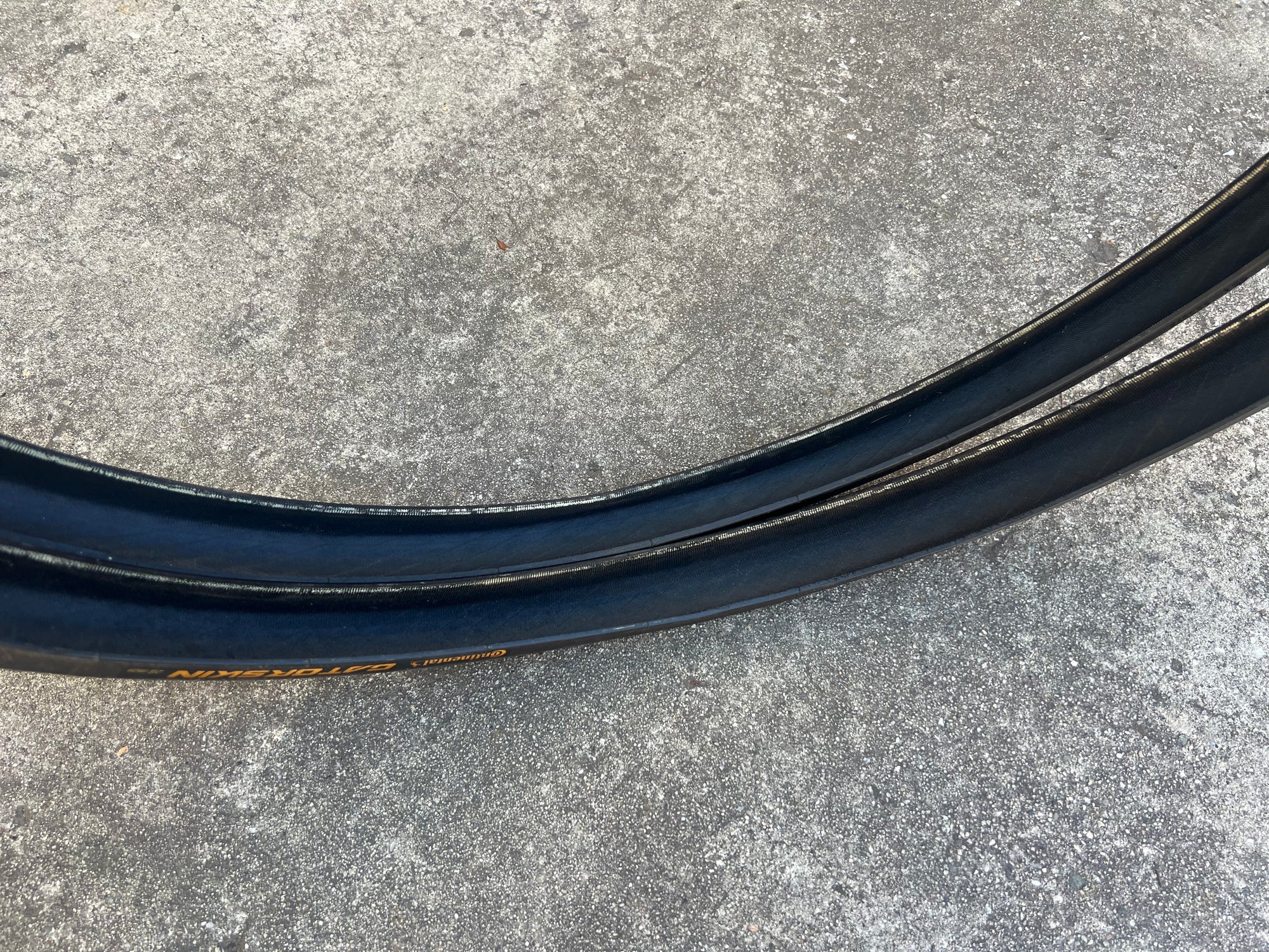 NOS NEW Continental Gatorskin 26x1 1/8” 559x28 Tires MTB Hybrid Commuter Bike