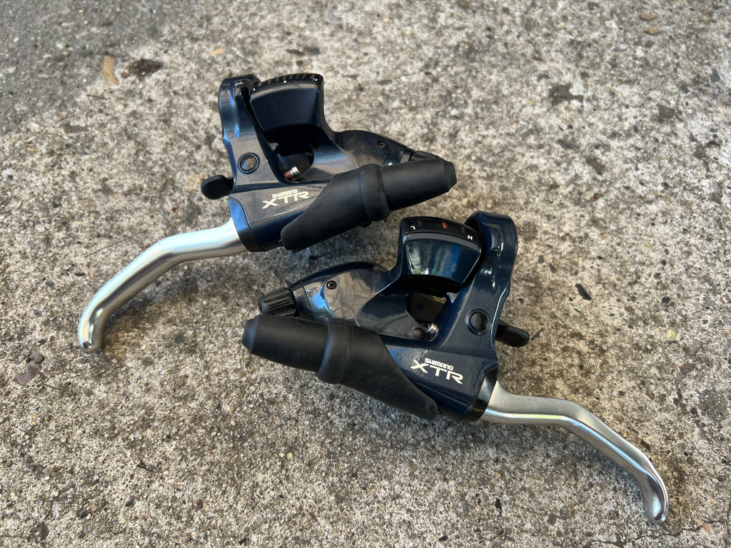 MINT Shimano XTR ST-M900 Brake & Shifter Combo Shifters 3x8 Speed Cantilever MTB 9.5/10