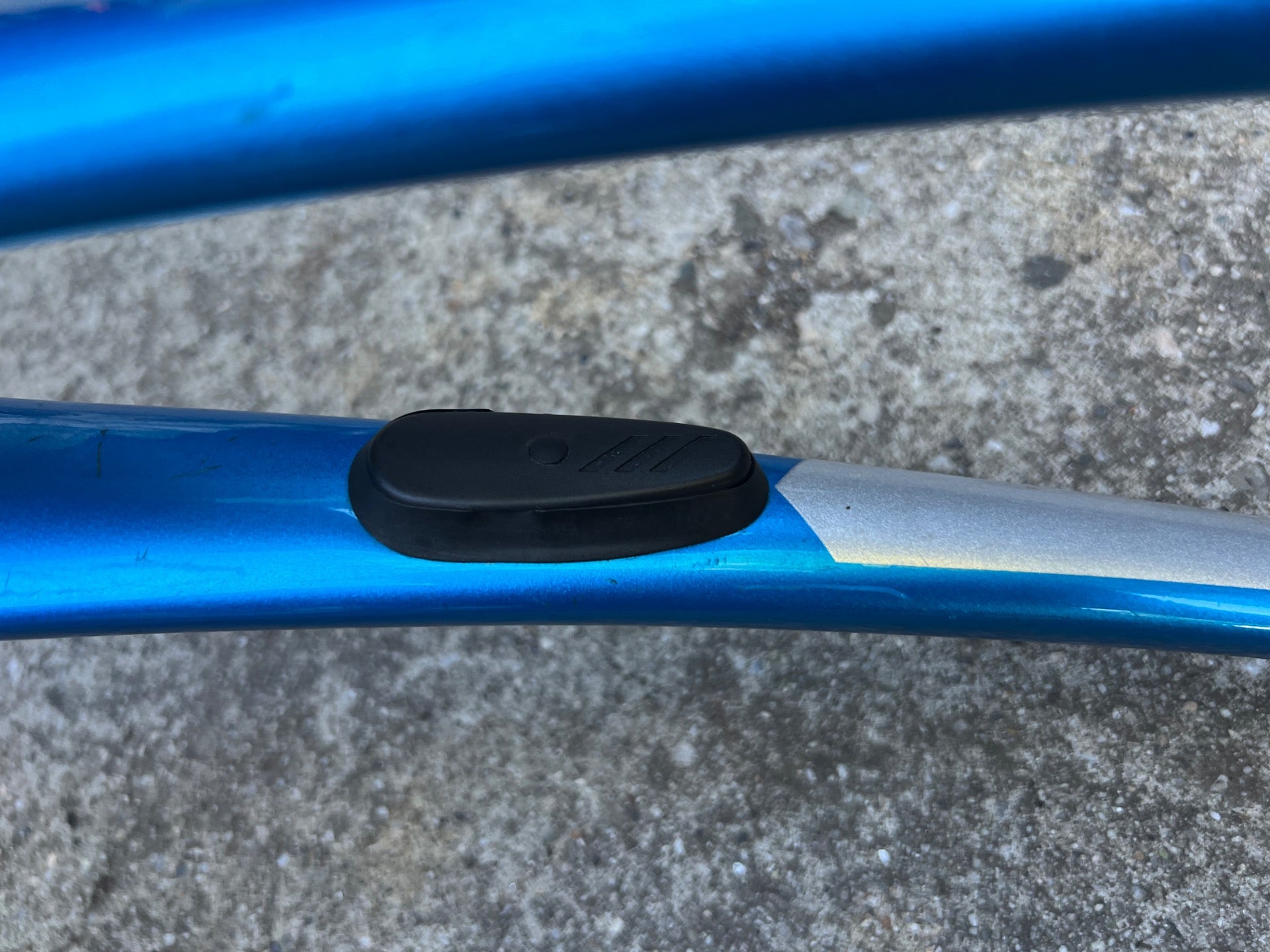 2014 Trek Lexa Carbon Fork 700c 1 1/8” 9” Threadless Steerer Blue White Road  - Image 12