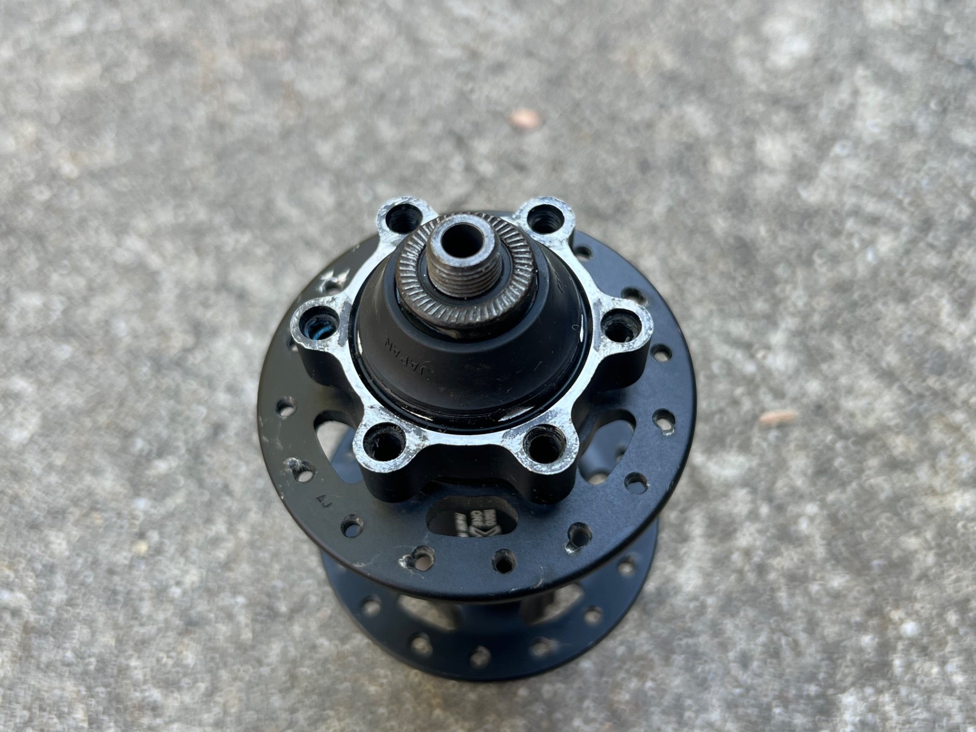 Shimano Deore XT FH-M756 Rear Hub 32H Hole 135mm 8/9/10 Speed MTB Disc 6 Bolt - Image 7