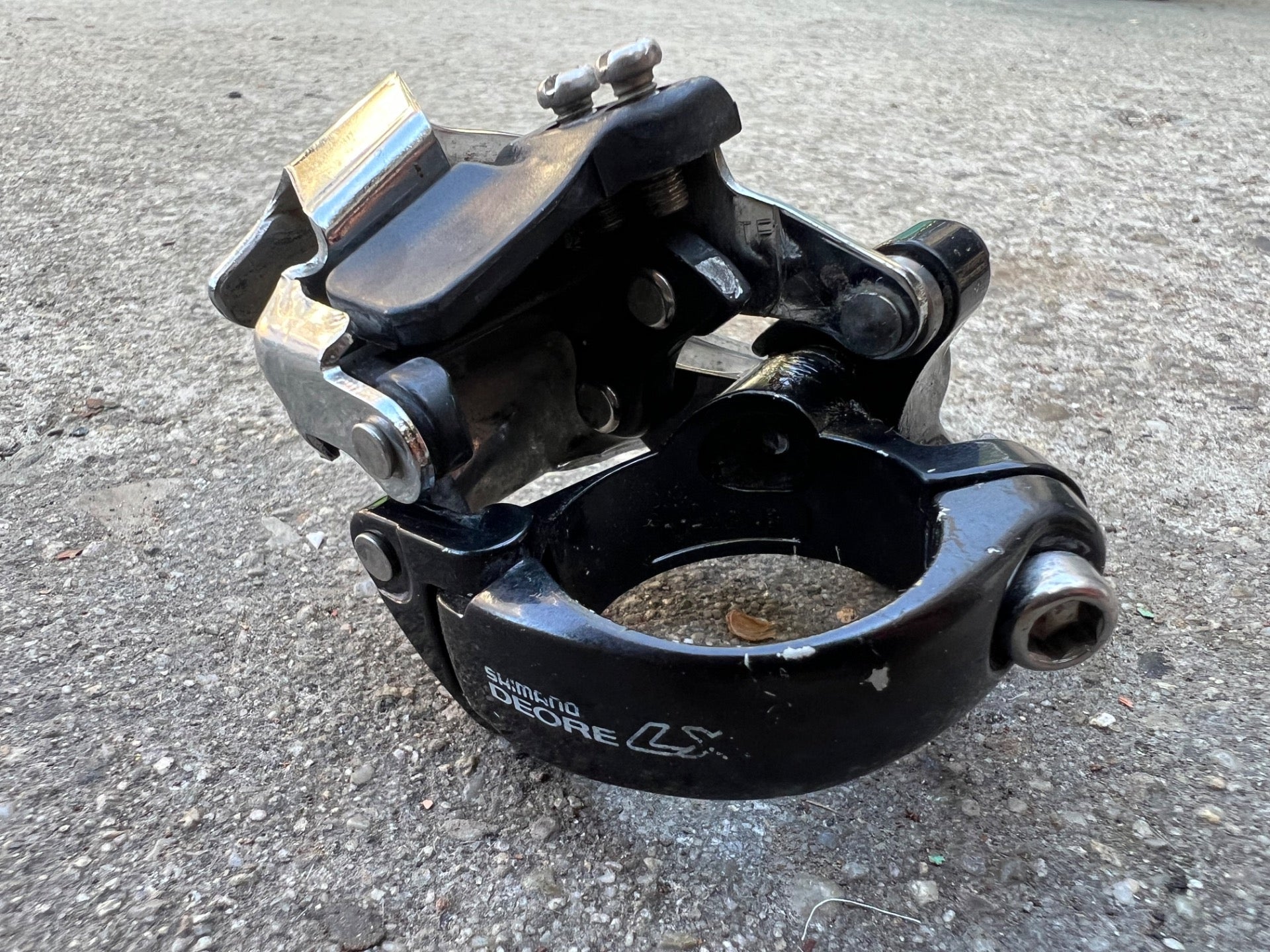Shimano Deore LX FD-M567 31.8mm Top Pull Front Derailleur 3x8 Triple Black MTB  - Image 7