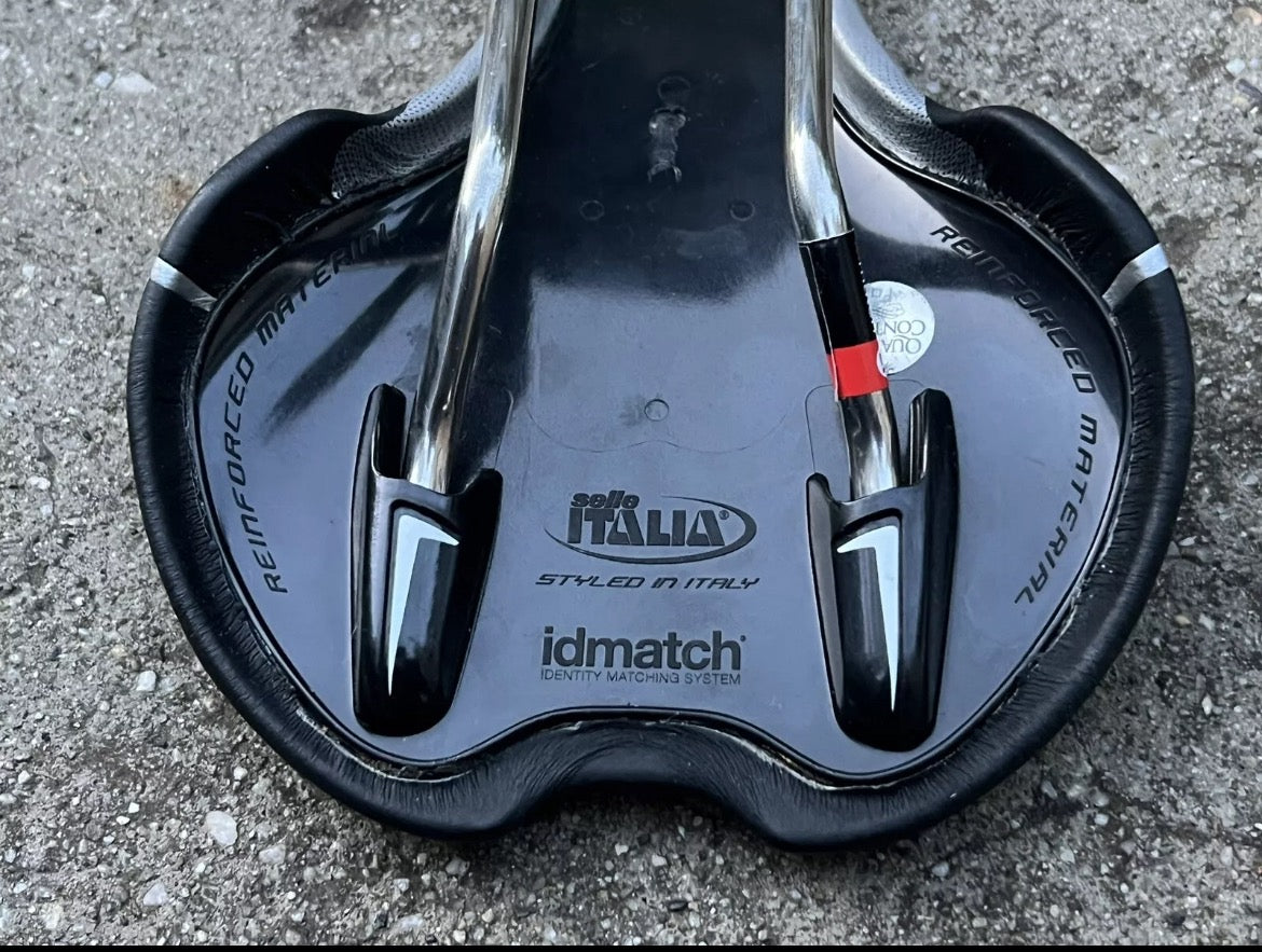 MINT Selle Italia Flite Titanium Saddle idmatch L1 Black 145x277mm Gravel Road  - Image 7