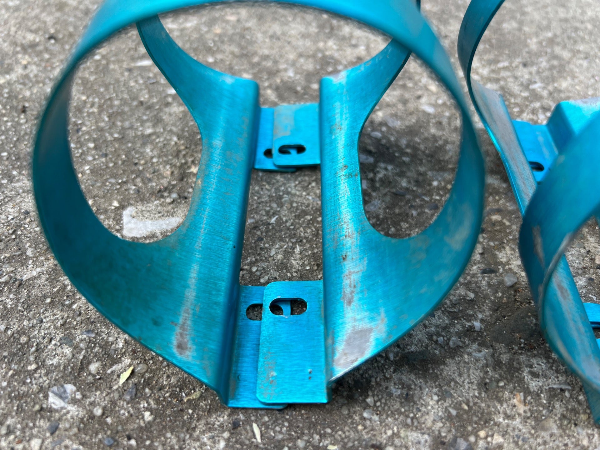 Ringle Bottle H20 Cages Blue Turquoise Anodized Pair 1990s Vintage Retro MTB  - Image 7