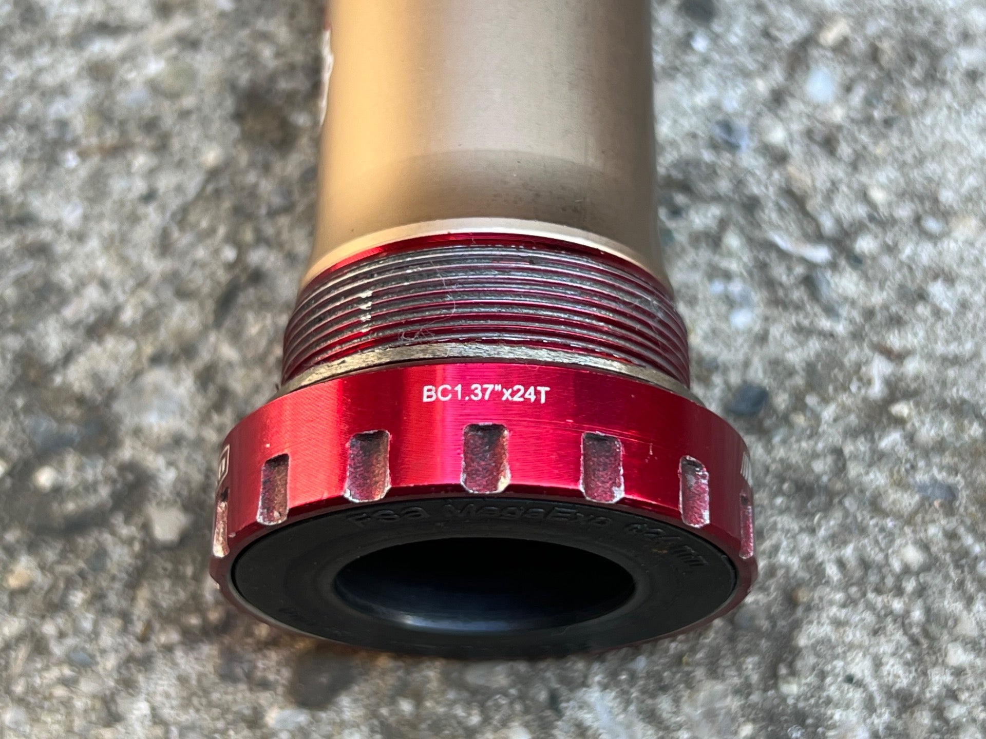 FSA MEGA EXO 68/70mm English Thread Ceramic Bottom Bracket Red Road Bike Racing - Image 7