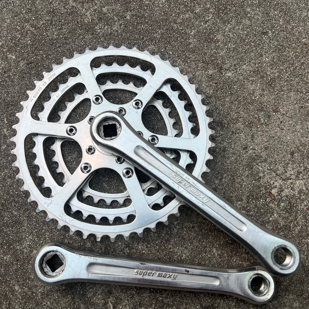 Sugino Super Maxy Triple Touring 180mm 32-40-48T Square Taper 6 Bolt Crankset