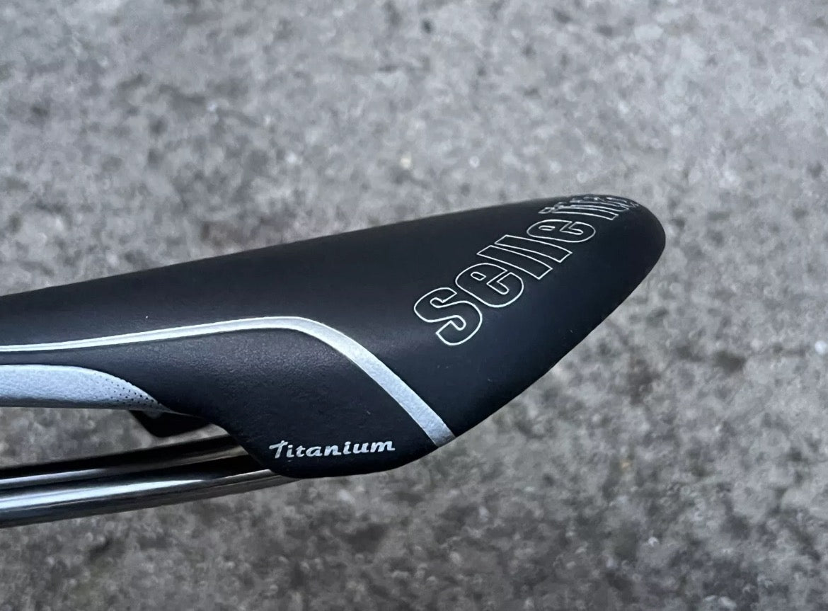 MINT Selle Italia Flite Titanium Saddle idmatch L1 Black 145x277mm Gravel Road  - Image 8
