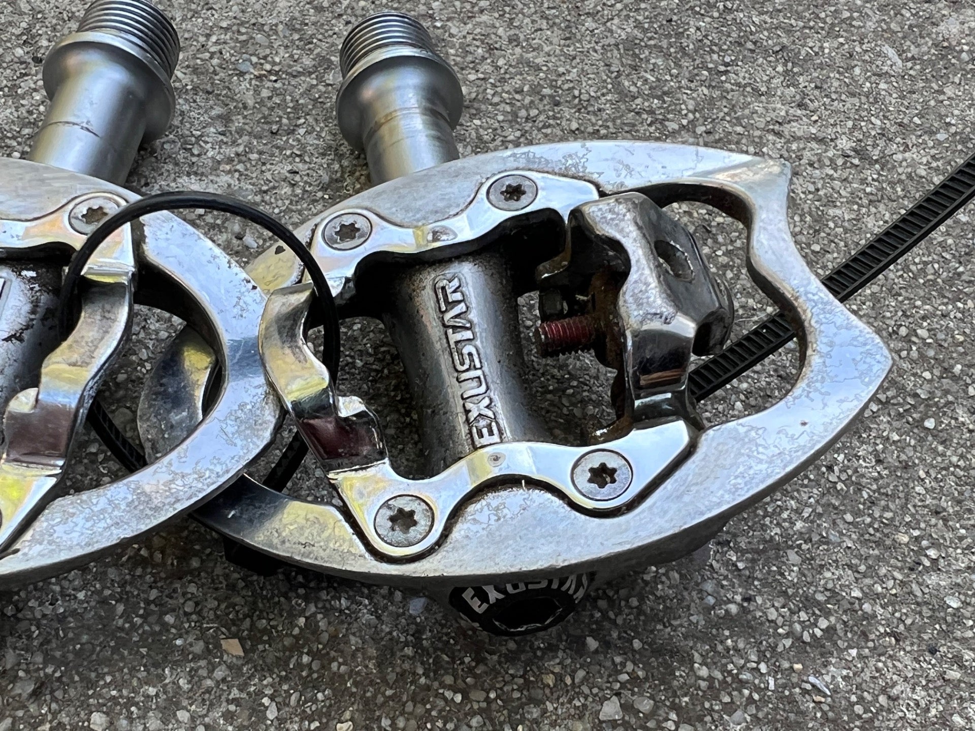 Exustar Clipless Pedals Gravel Road Bike SPD Silver Chrome Gray 9/16” - Image 8