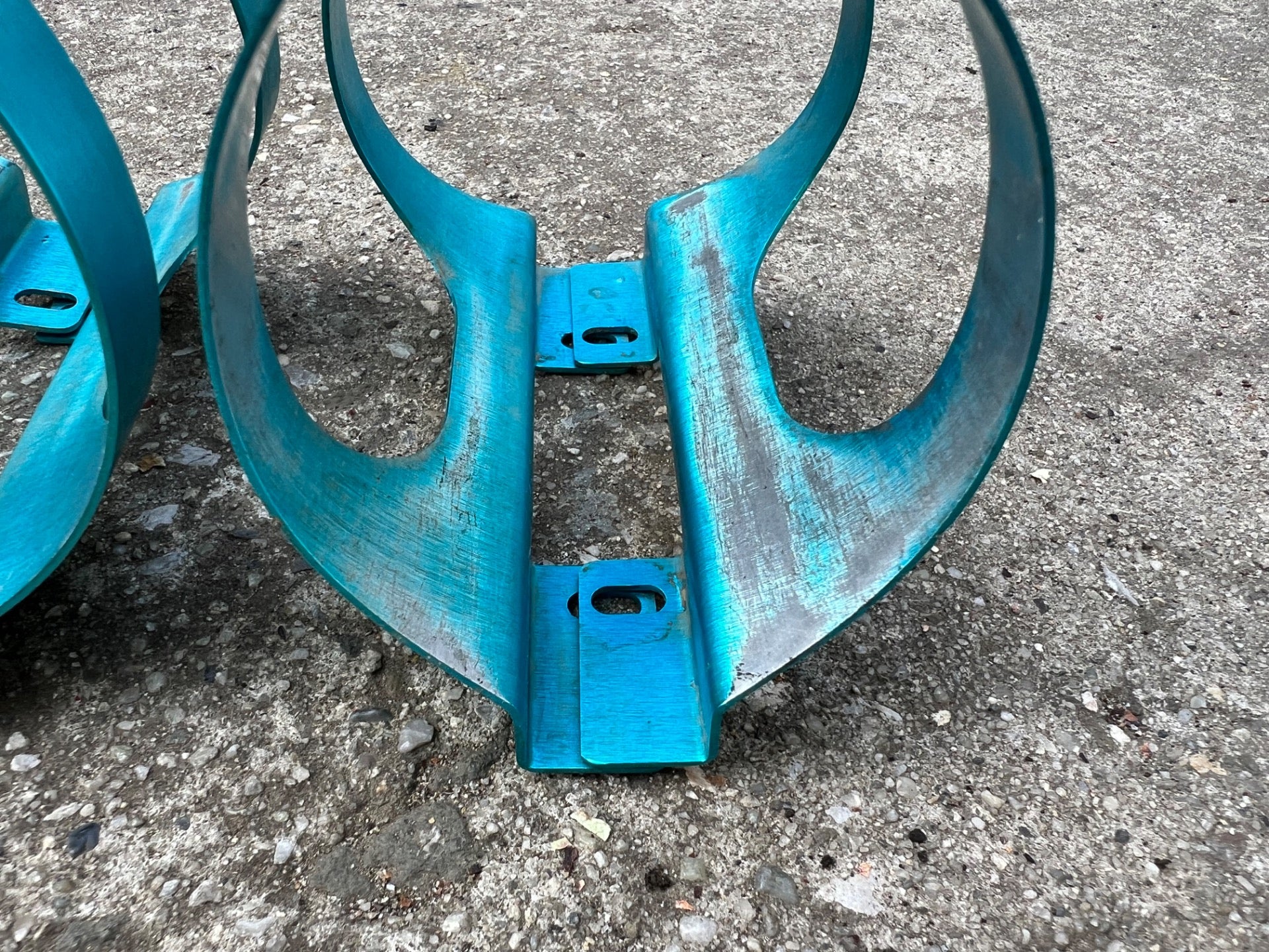 Ringle Bottle H20 Cages Blue Turquoise Anodized Pair 1990s Vintage Retro MTB  - Image 8