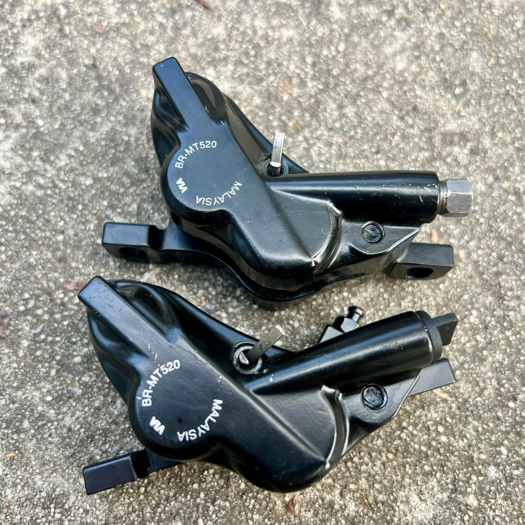 Shimano BR-MT520 Hydraulic Brake Calipers 4 Piston MTB With Pads