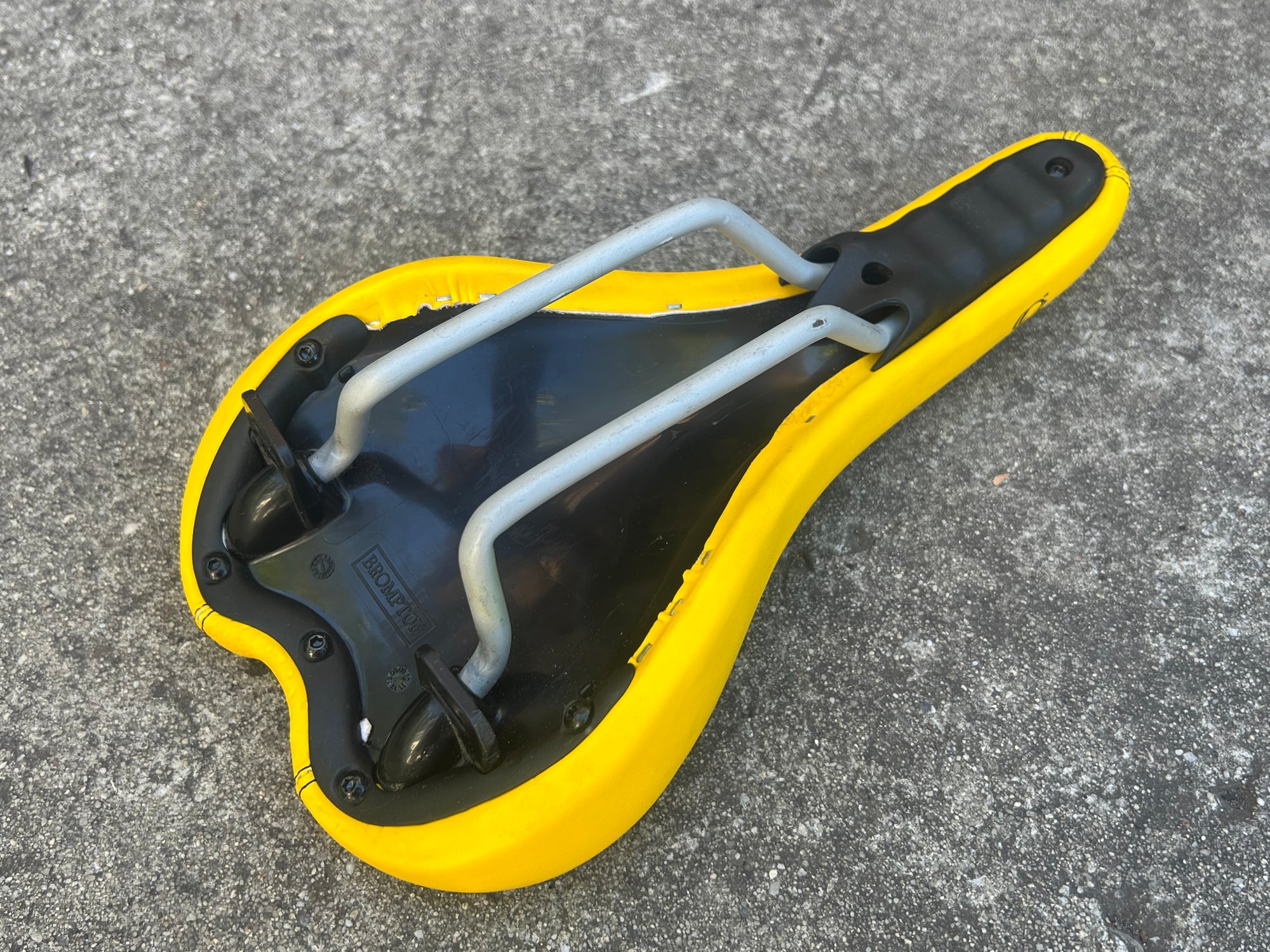 Brompton Yellow Comfort Saddle Folding Bike Commuter Hollow Cr-Mo Rails Hybrid