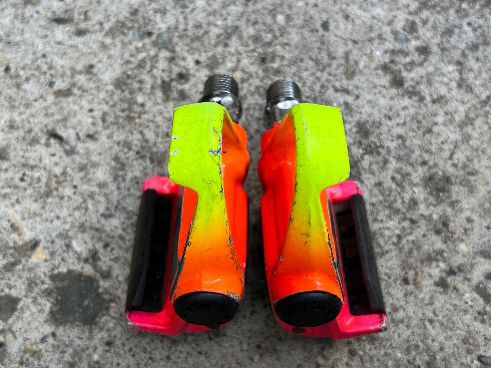 Look Carbon ARC PP76 Clipless Pedals Pink Orange Rainbow Neon Sunset Gatorfade - Image 9