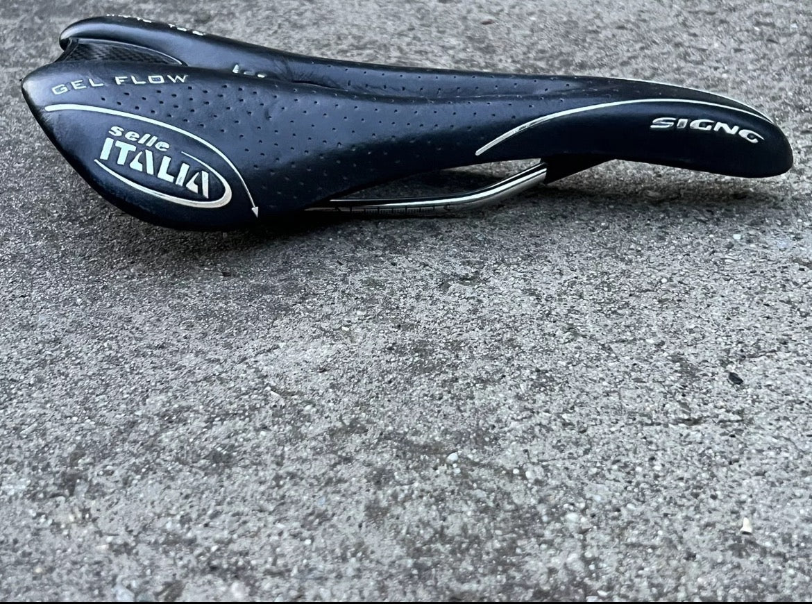 NICE Selle Italia Gel Flow Saddle Signo Carbon Titanium Black Road Racing 236g - Image 9