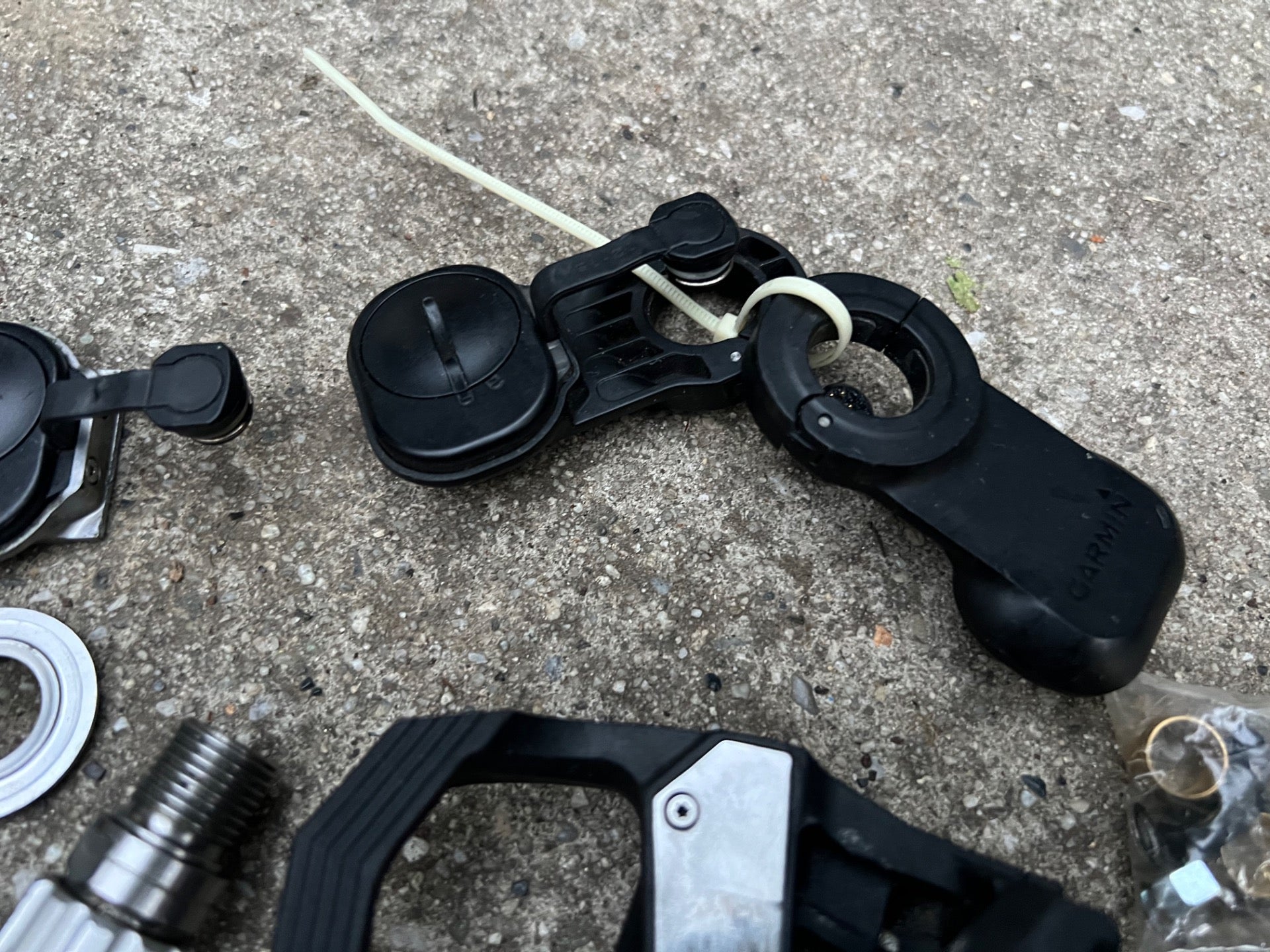 Garmin Vector PR 3 Clipless Pedals Power Meter Plus Spare Parts Black Road  - Image 15