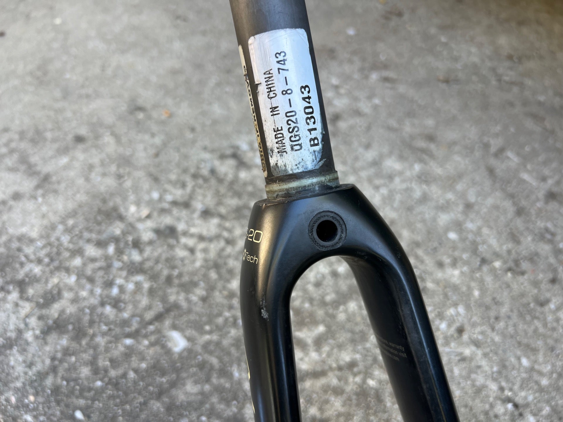 Alpha Q GS-20 Fork 700c 1 1/8” 9.75in Threadless Carbon Black Red Road Bike  - Image 14