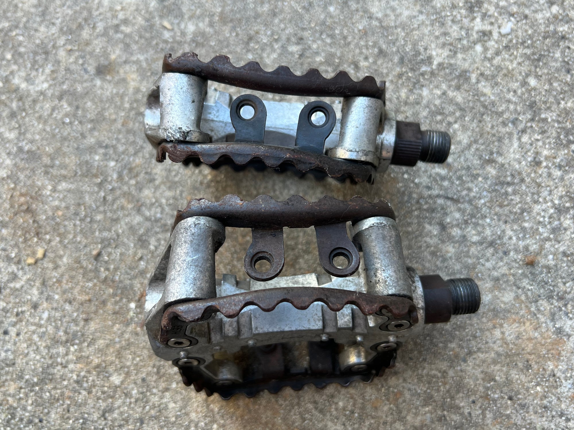 GT Pro Elite BMX Pedals 9/16” Vintage Silver Gray OG Platform