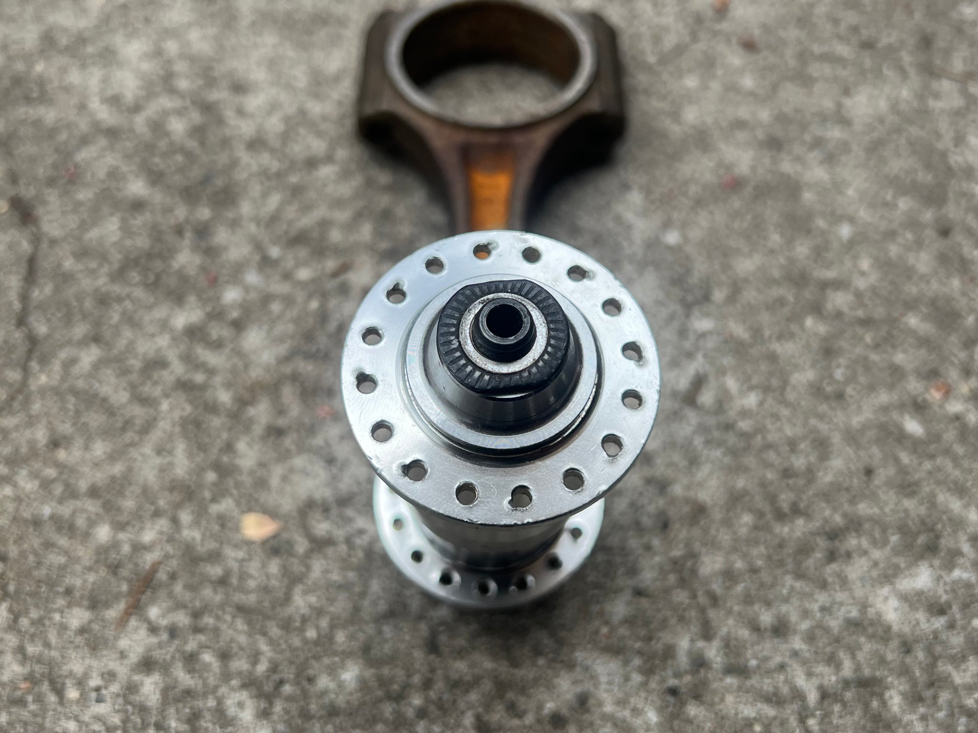 GT Hadley Front Hub 32H Hole 100mm Silver Vintage Mountain Bike