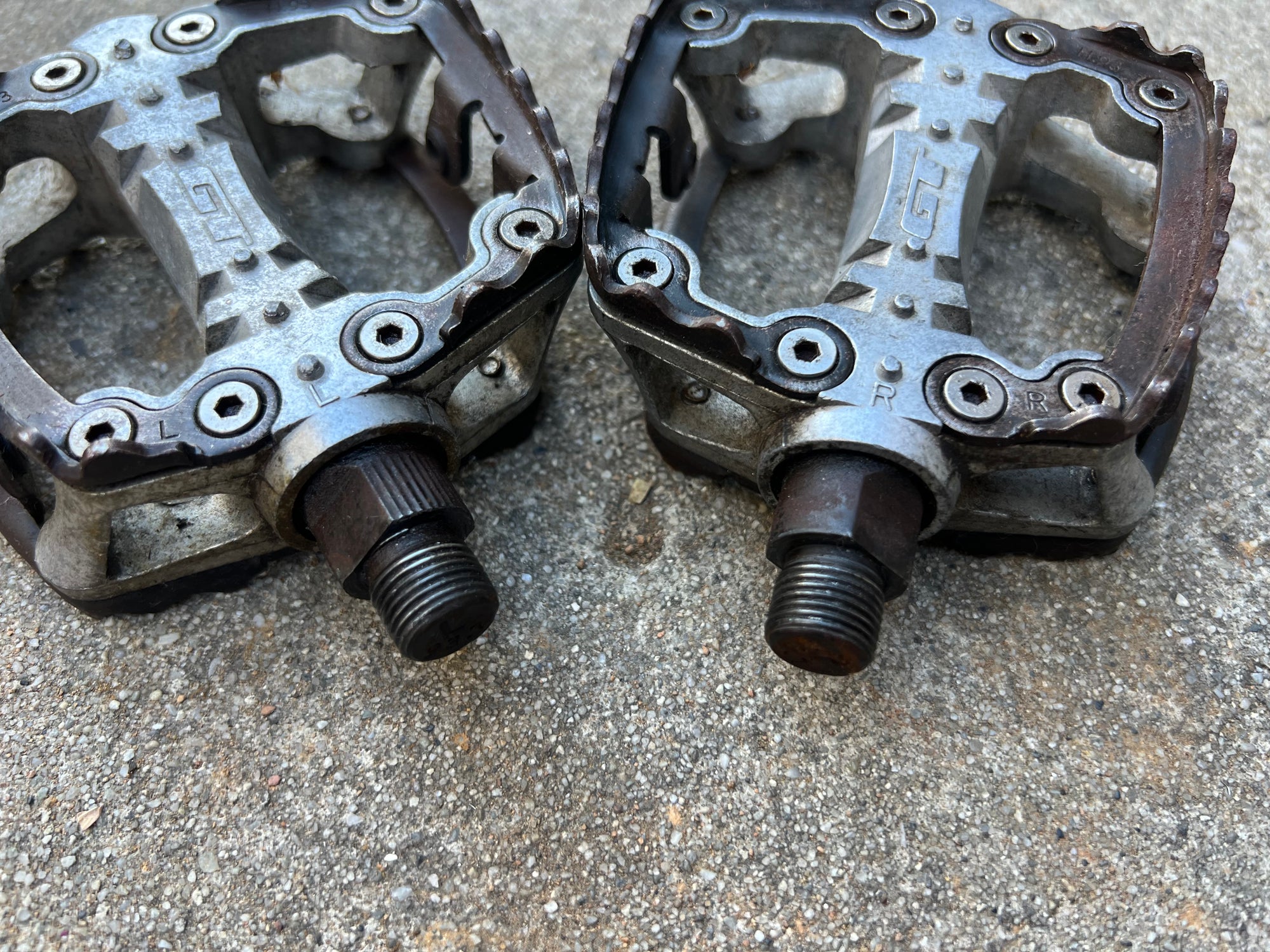 GT Pro Elite BMX Pedals 9/16” Vintage Silver Gray OG Platform