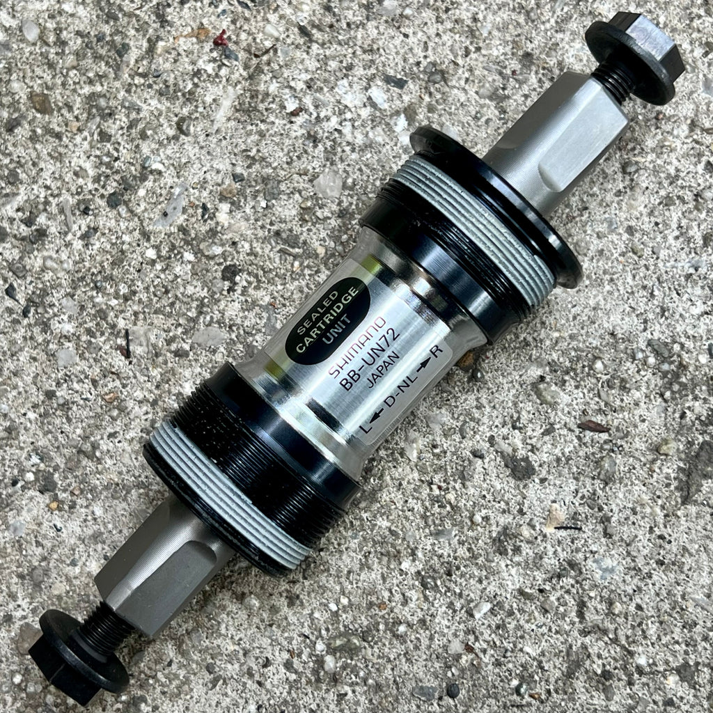 NOS NEW Shimano Deore XT 122.5x68mm BB-UN72 Square Taper Bottom Bracket English