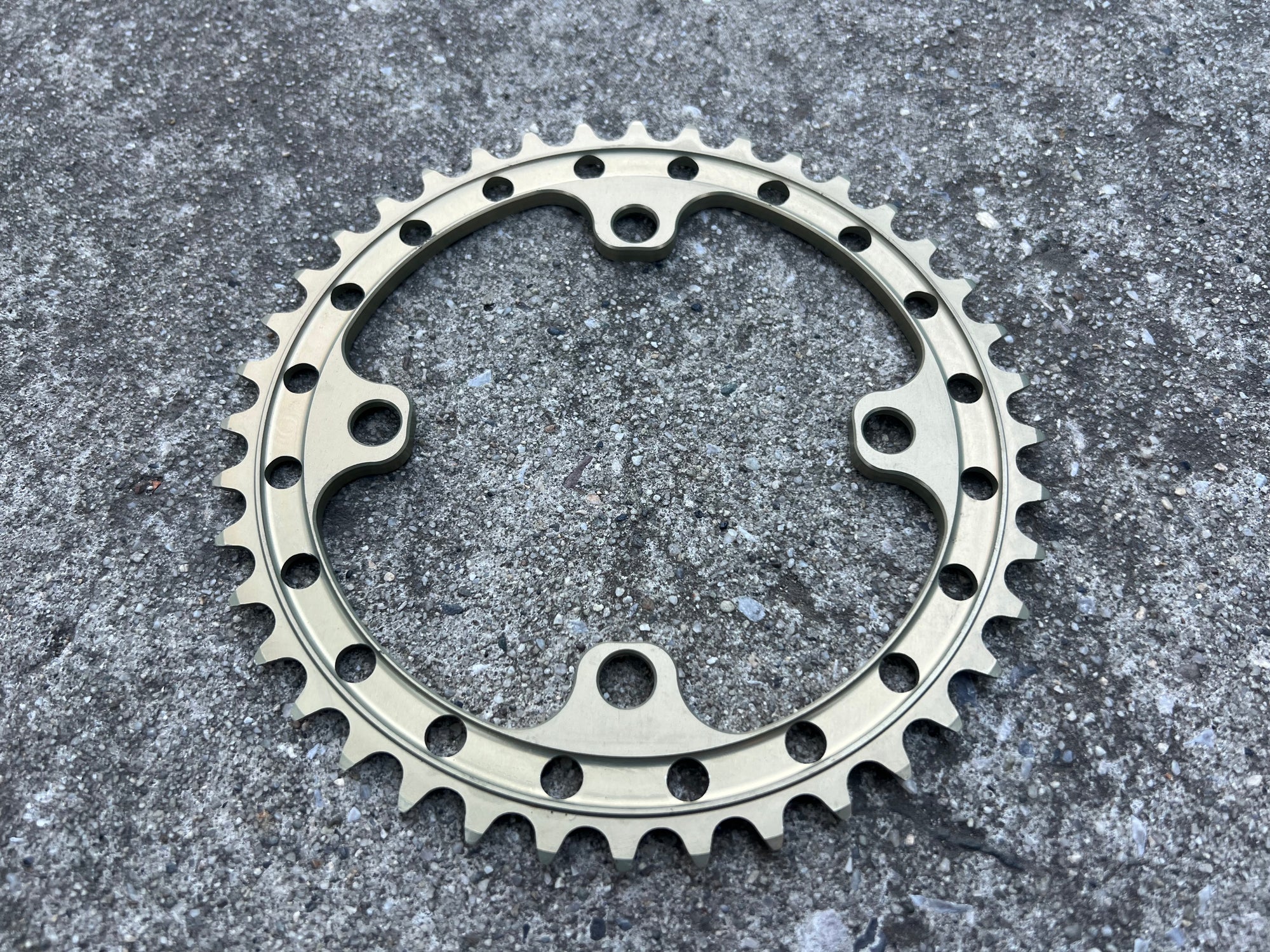 NOS Renthal MCR100 104 BCD 40T Gold Bronze 4 Bolt Downhill Chainring