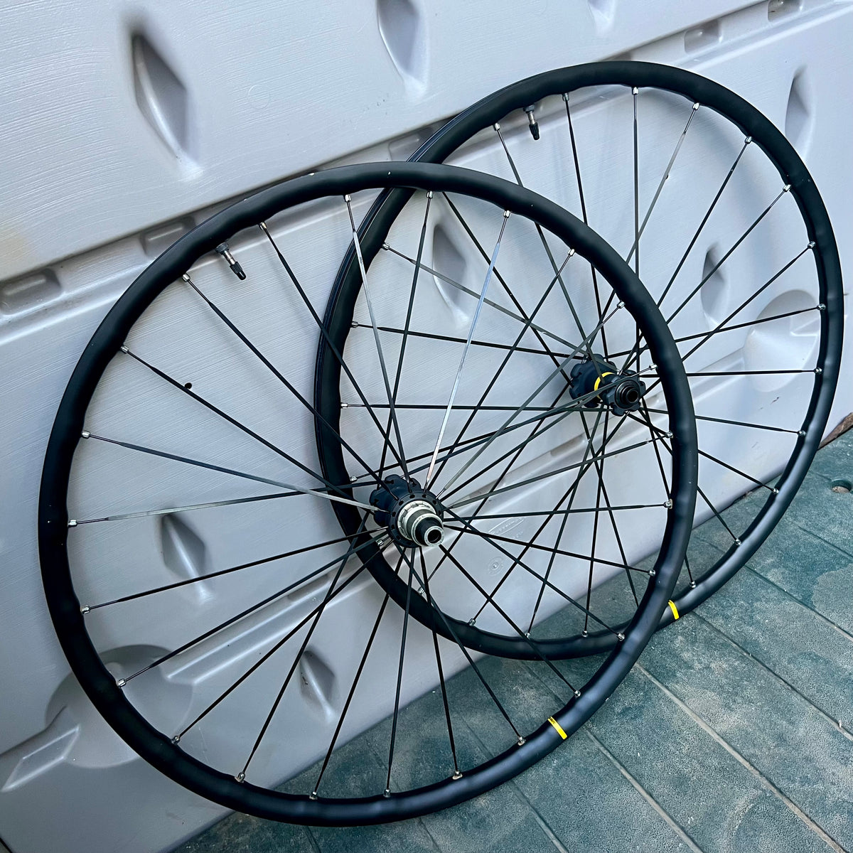 Mavic Ksyrium Elite UST 700c Tubeless Wheelset Disc Black XDR 12x100/142mm
