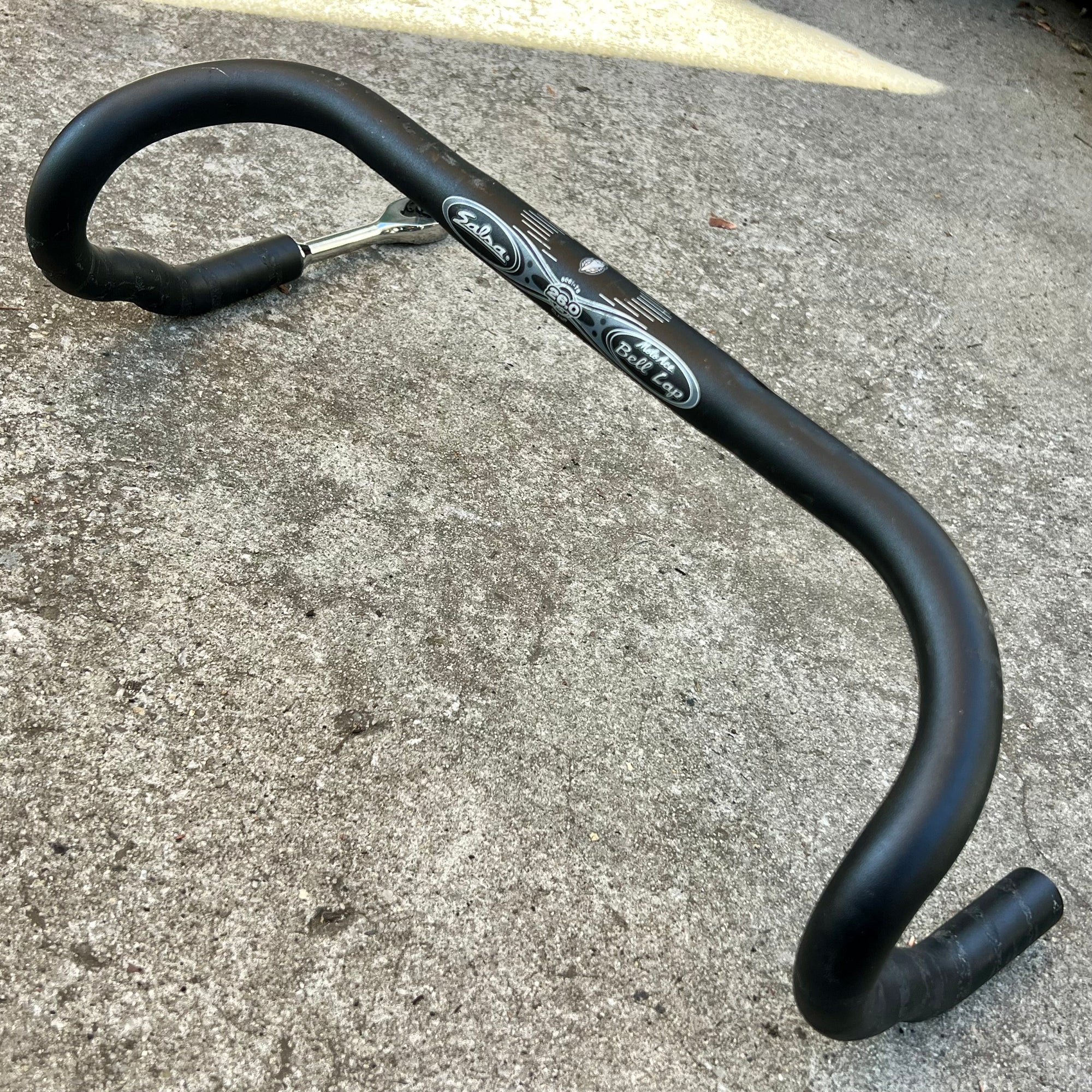 Salsa Moto Ace Bell Lap 26.0x460mm Flared Aluminum Black Drop Bars Road