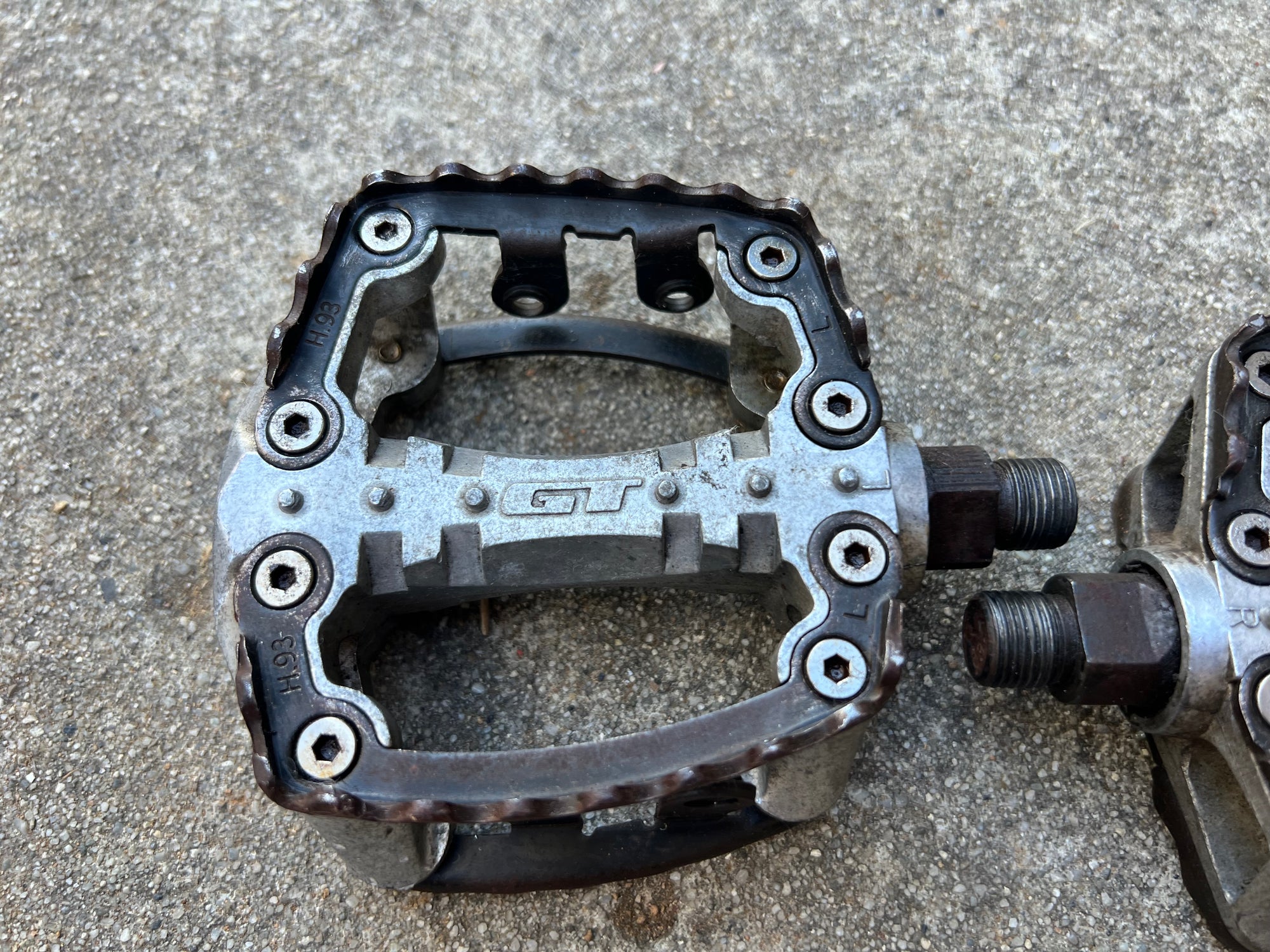 GT Pro Elite BMX Pedals 9/16” Vintage Silver Gray OG Platform