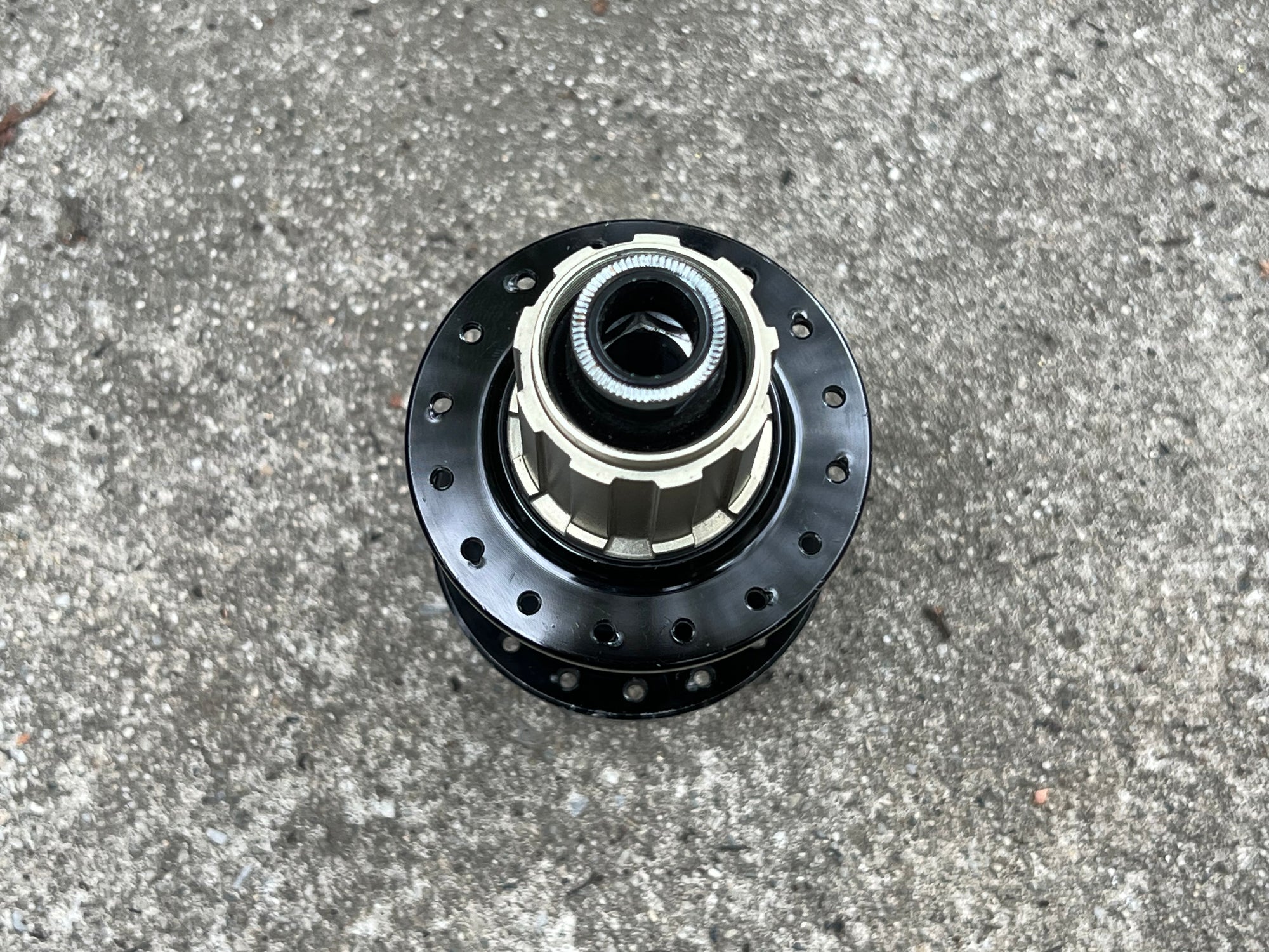 Sunrace Rear Hub 12x142mm 32H  8/9/10 Speed Shimano 6 Bolt Disc Mountain Bike Black