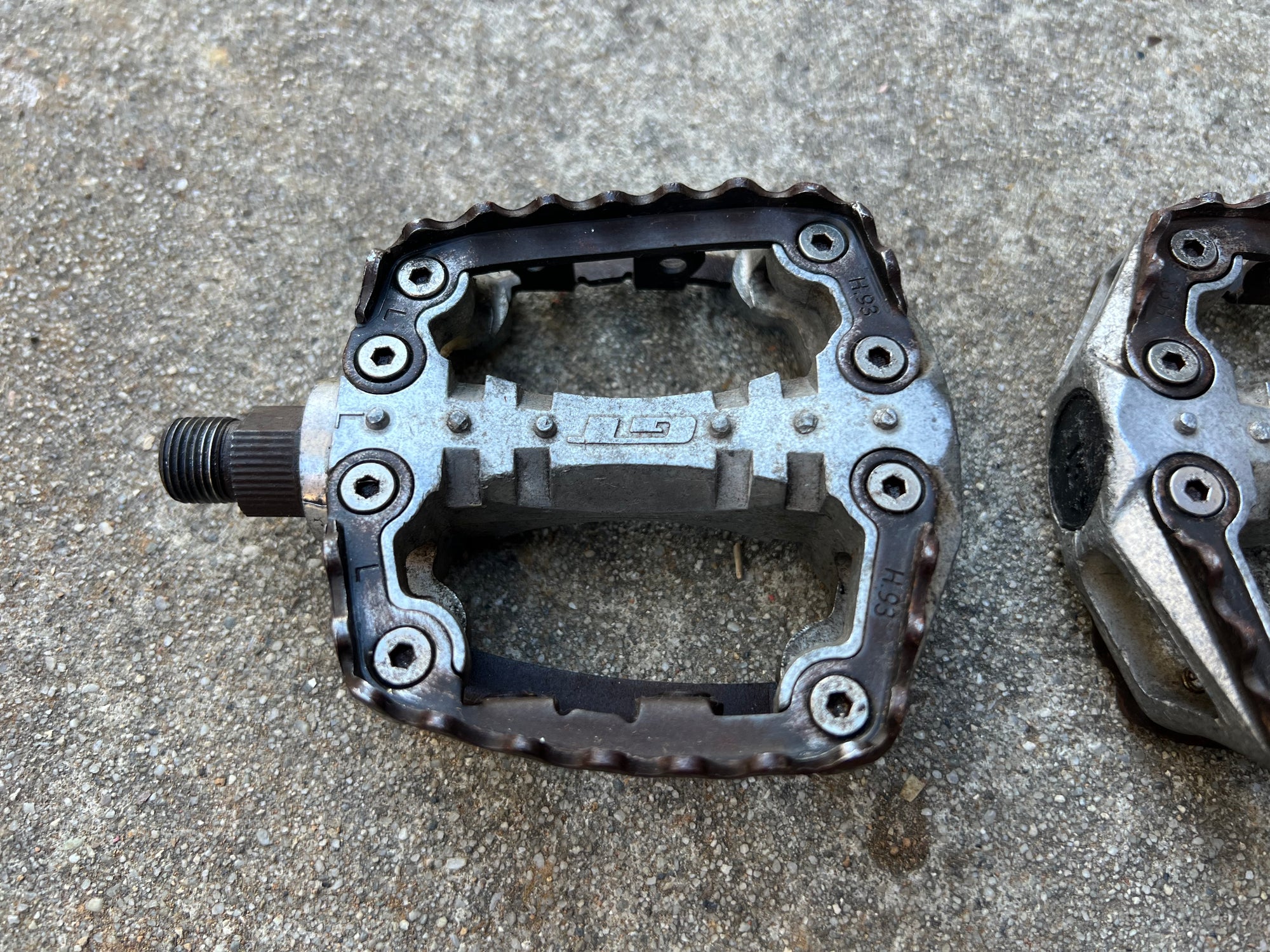 GT Pro Elite BMX Pedals 9/16” Vintage Silver Gray OG Platform