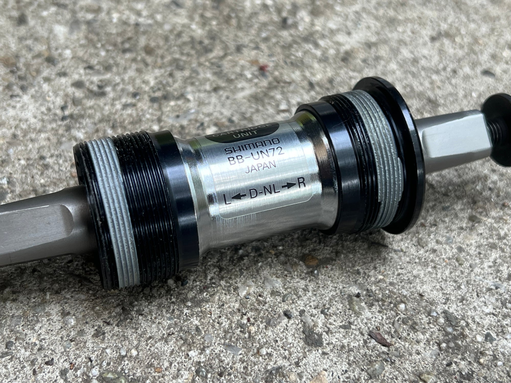 NOS NEW Shimano Deore XT 122.5x68mm BB-UN72 Square Taper Bottom Bracket English