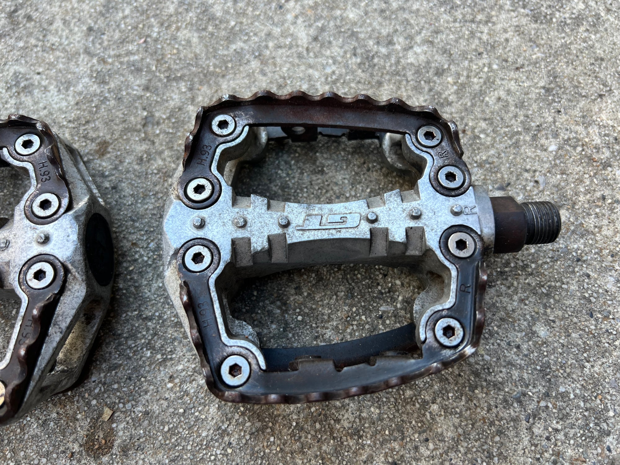 GT Pro Elite BMX Pedals 9/16” Vintage Silver Gray OG Platform